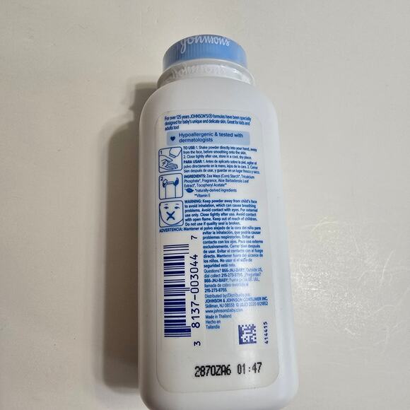 Johnson's Baby Naturally Derived Cornstarch Baby Powder w/Aloe & Vitamin E 4 oz - Picture 2 of 4